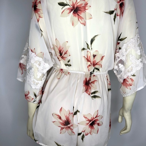 Blush Romper with Floral Print & Lace Accents Sz M - Picture 3 of 8